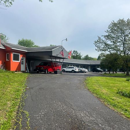 Nest Inn Вотертаун Екстер'єр фото